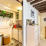 Guestready - Exposed Beams Flat Near Le Marais *