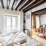 Guestready - Exposed Beams Flat Near Le Marais Apartment Paris