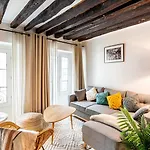 Apartment Guestready - Exposed Beams Flat Near Le Marais Paris