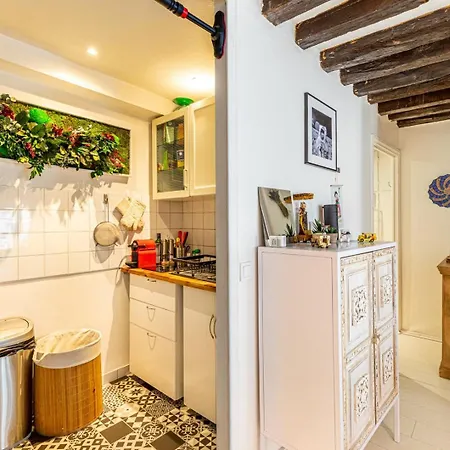 Guestready - Exposed Beams Flat Near Le Marais *