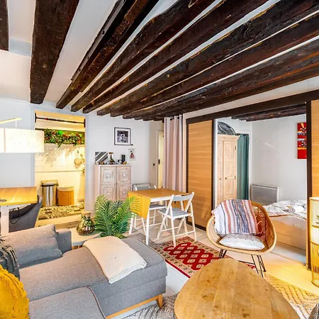 Guestready - Exposed Beams Flat Near Le Marais *