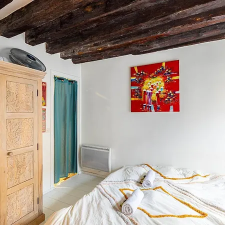 Guestready - Exposed Beams Flat Near Le Marais * Parigi