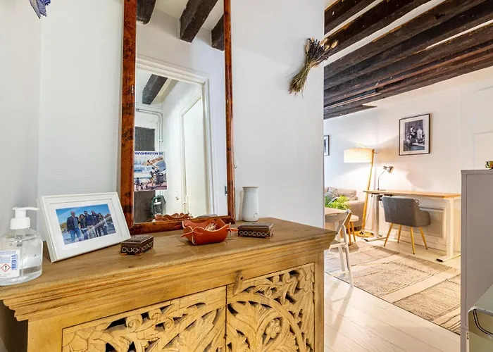 Guestready - Exposed Beams Flat Near Le Marais Daire *
