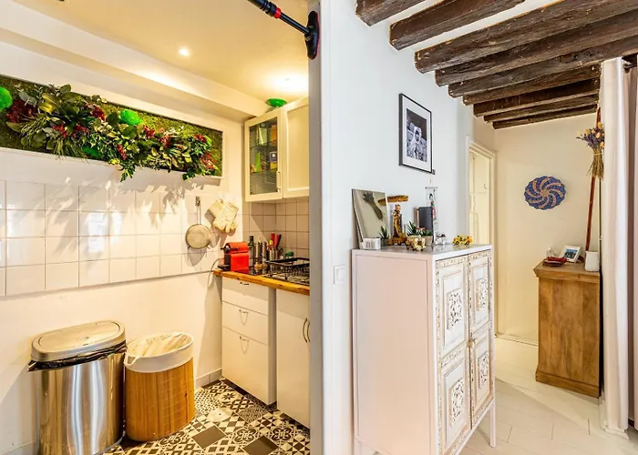 Guestready - Exposed Beams Flat Near Le Marais *